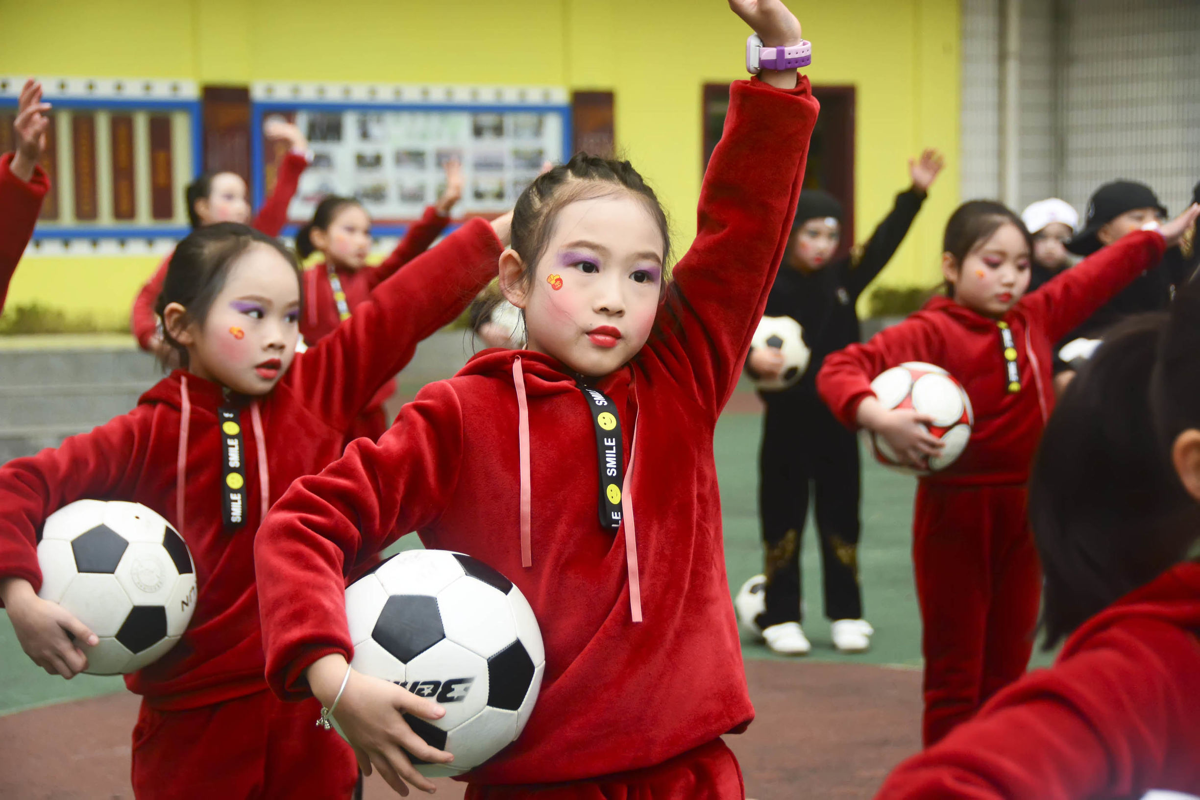 三小校运会啦啦操,巴中市巴州区三小足球操