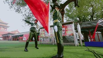 国旗护卫队队员最后一次升旗,国旗护卫队44年老兵最后一次升旗