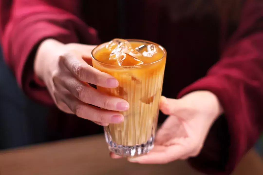 简单的咖啡饮品自己在家就能做咯,自制咖啡饮品简单又好喝教程