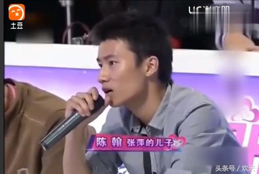 45岁妈妈爱上儿子的同班同学,还当众穿婚纱求婚!尴尬了!