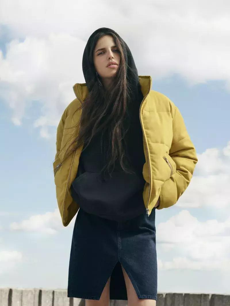 卫衣款羽绒服搭什么裤子,羽绒服卫衣冬季搭配保暖时髦