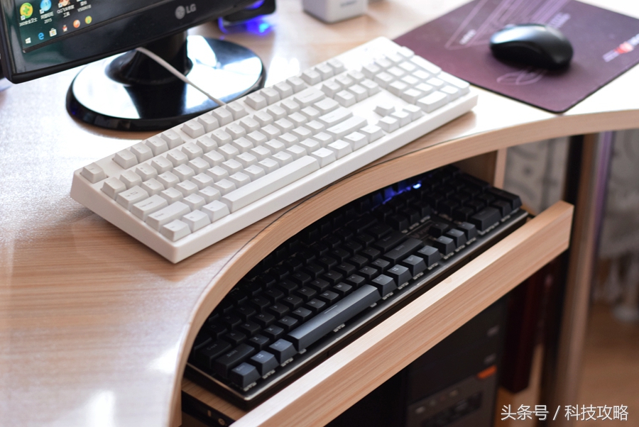 机械键盘和薄膜键盘哪个打字舒服,100-200入门级机械键盘高颜值
