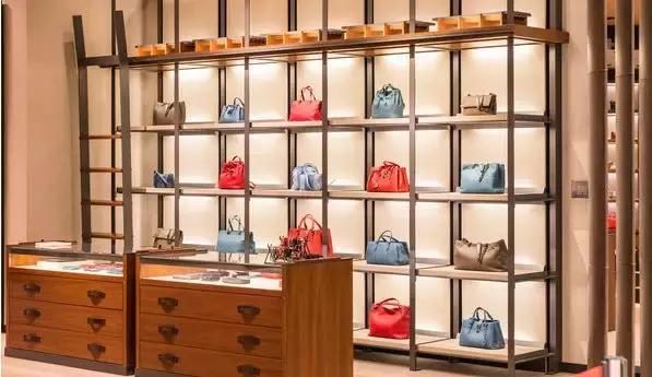 箱包店装修成功案例,箱包零售店面装修效果图