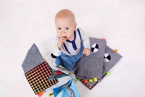 为什么不提倡给宝宝把尿,外国人为啥不给孩子穿纸尿裤