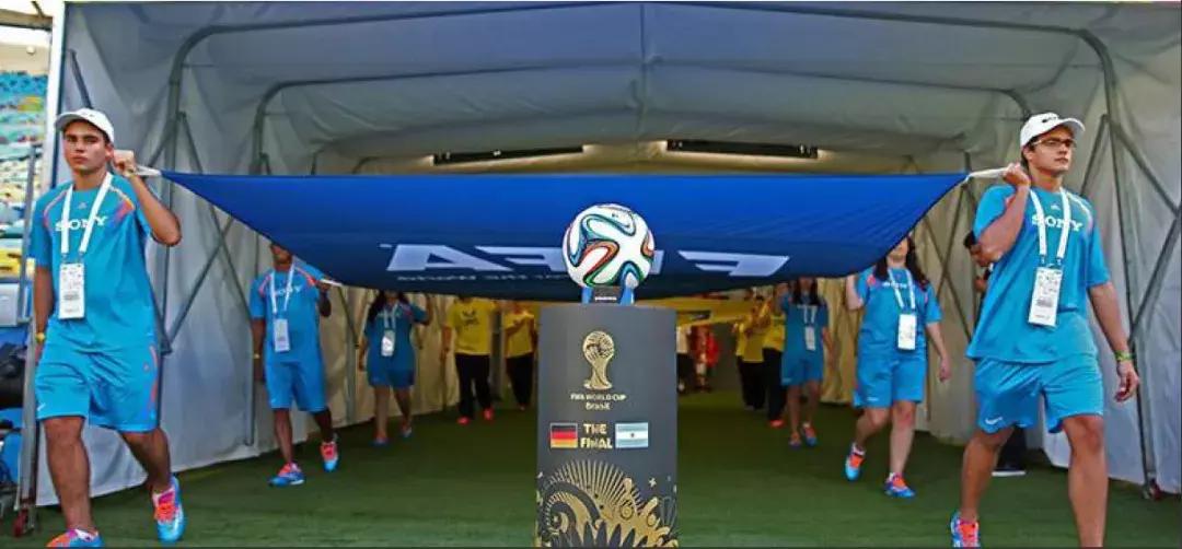 唯有万达，才能帮您小孩圆一回「俄罗斯世界杯小旗手」之梦！