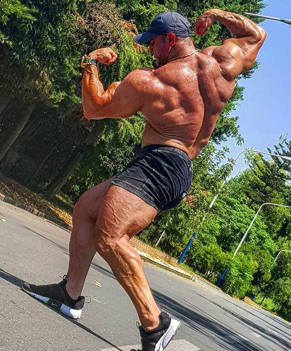 OUT啦！快来学习TRX，打造清晰壮硕的腹肌的同时增强你的核心