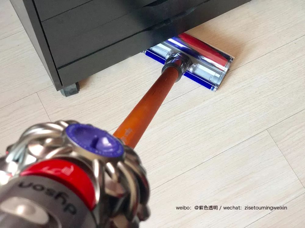 戴森吸尘器v8灰尘盒不顺滑,戴森v7吸尘器吸不起来灰尘