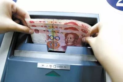 银行验钞机验到假钱是什么反应,验钞机怎么也能验出假钱