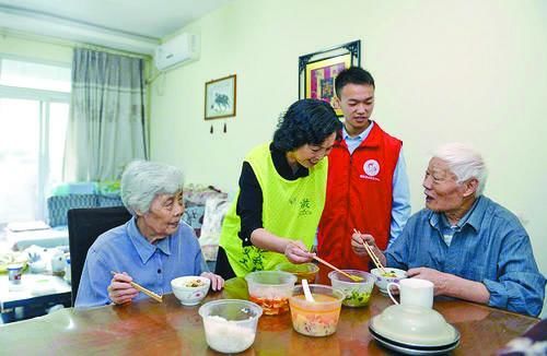 什么事情这么重要？内蒙古日报居然一下发了8个版！