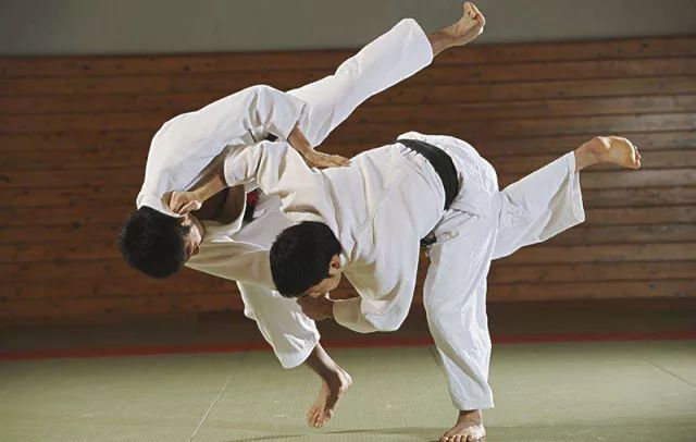 体育中心总部基地,体育中心训练营