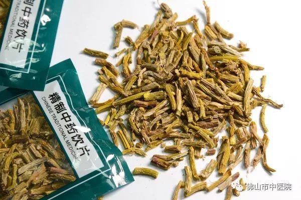 「药师在线」九大仙草之首的石斛功效多多，教你如何选（含食疗推荐）