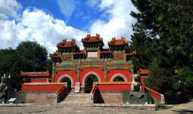 北京琉璃牌坊的作用,承德外八庙建筑风格及其象征意义