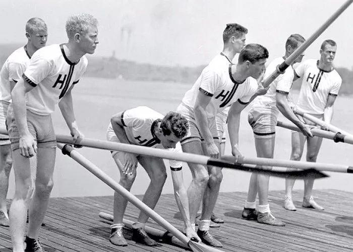 普通tshirt怎样穿更时尚,t-shirt怎么样才能潮流