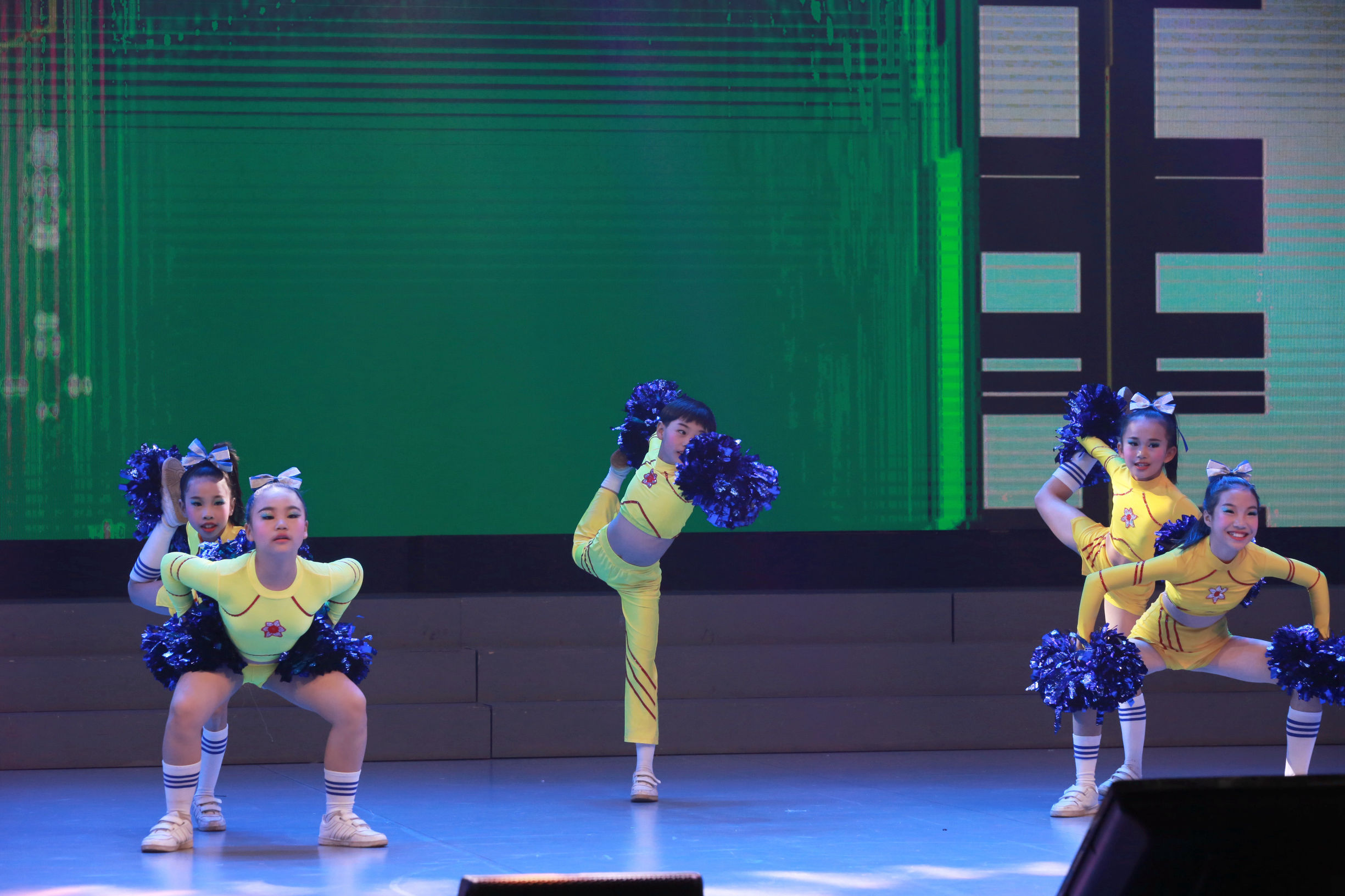 足球秀幼儿园,快乐足球阳光童年