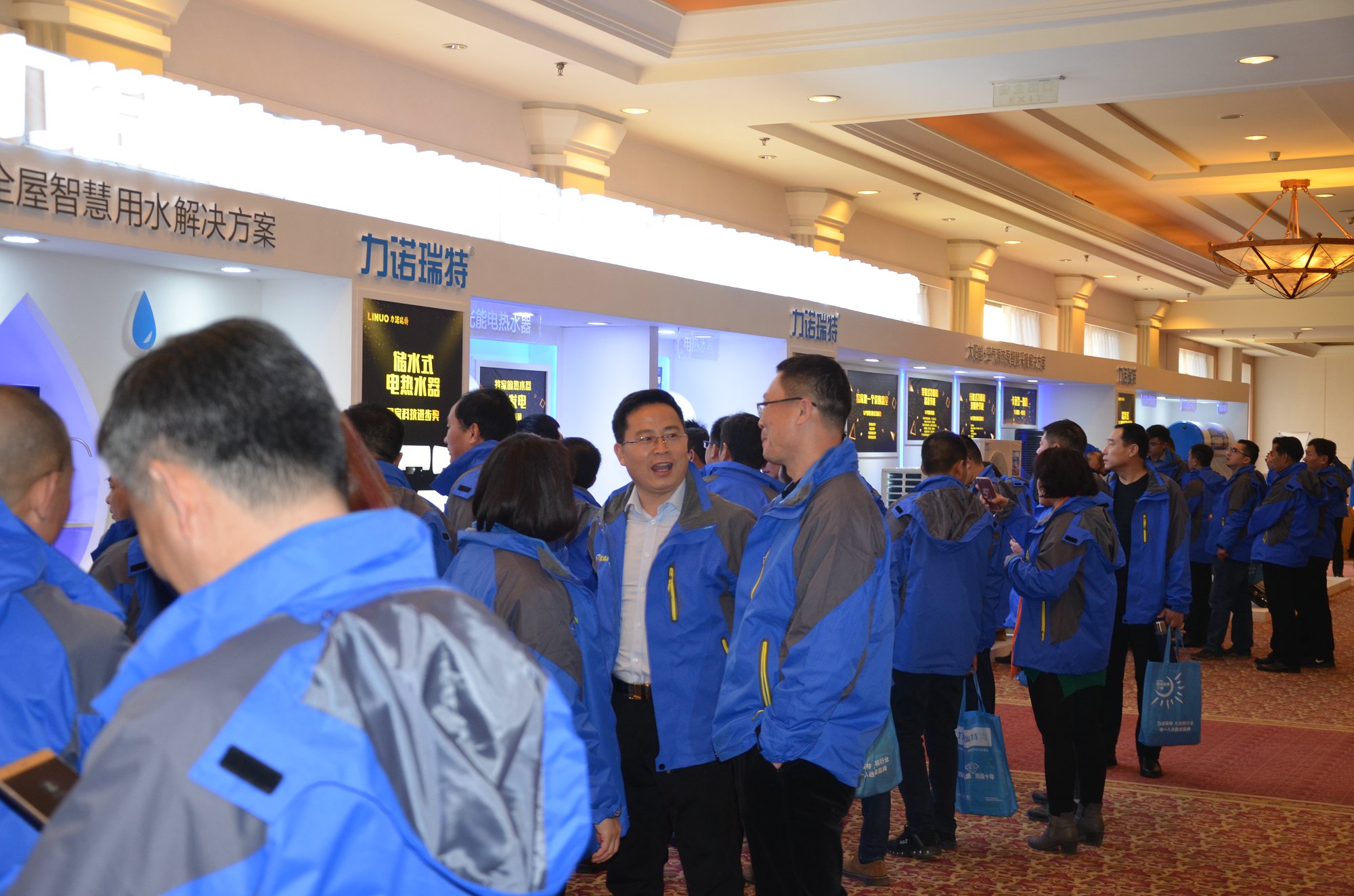 力诺瑞特太阳能热水器工程,力诺瑞特太阳能采暖系统