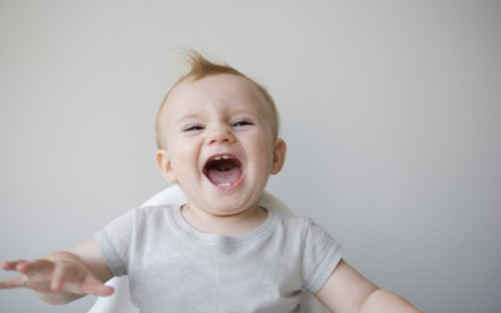 宝宝总打嗝有什么办法缓解,宝宝老是打嗝怎么快速止嗝