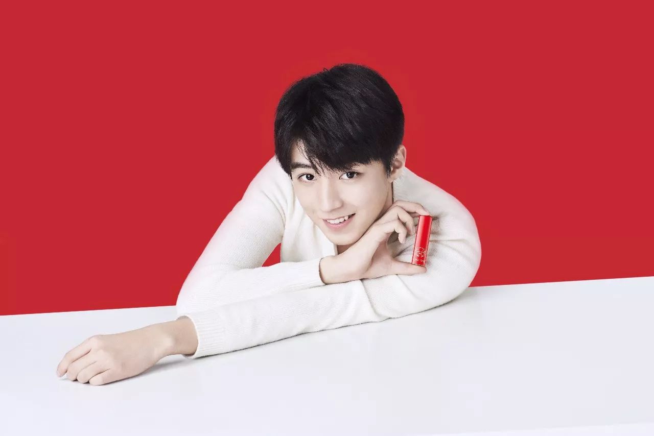 王俊凯用什么色号的口红,王俊凯同款什么牌子的口红