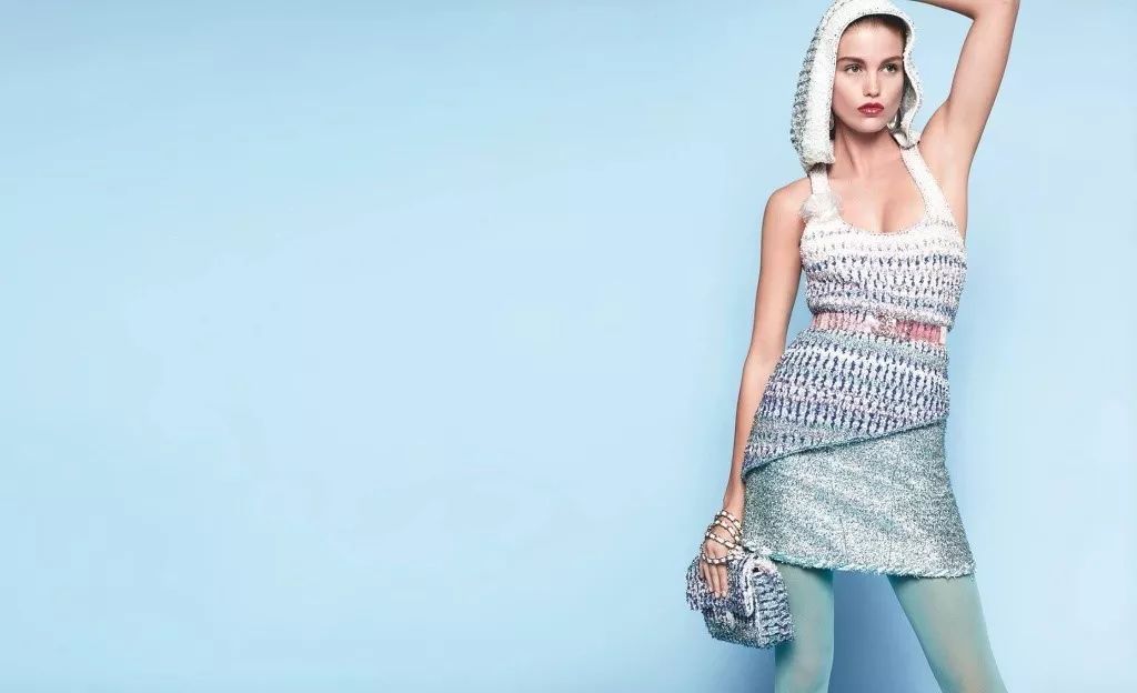 小熊袜怎么搭配好看,袜子小腿袜如何搭配好看