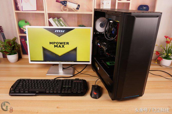 个性的机箱是越来越多了，这款机箱竟然加入了DIY画板功能