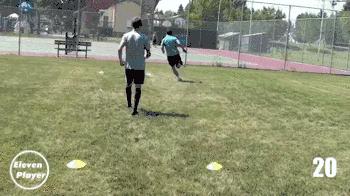 足球运球过人的方法及技巧,足球五人制过人小技巧简单