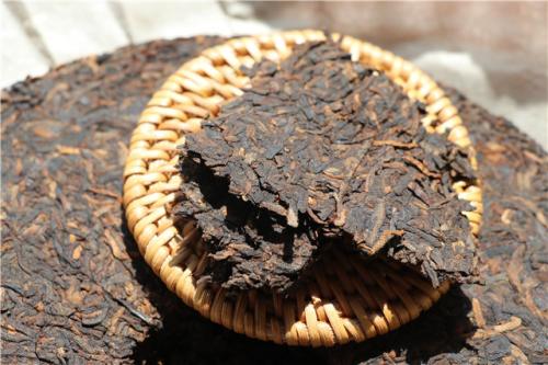 普洱茶饼/砖这样开,你撬对了没有?