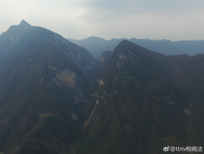 南漳老龙洞天坑视频,南漳县茅坪村老龙洞