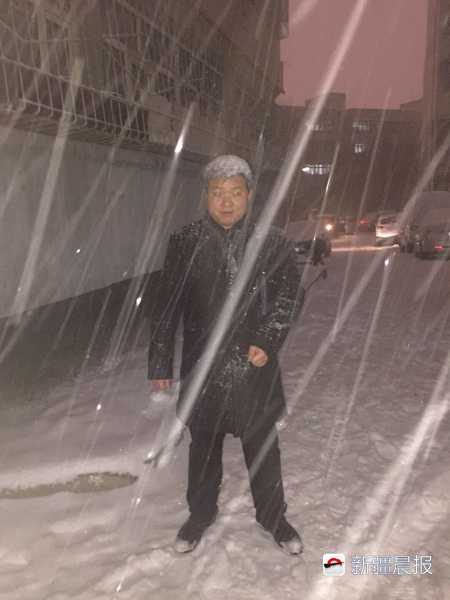 风里雨里大雪里你不愿出门他愿意25岁小伙靠“跑腿”挣钱