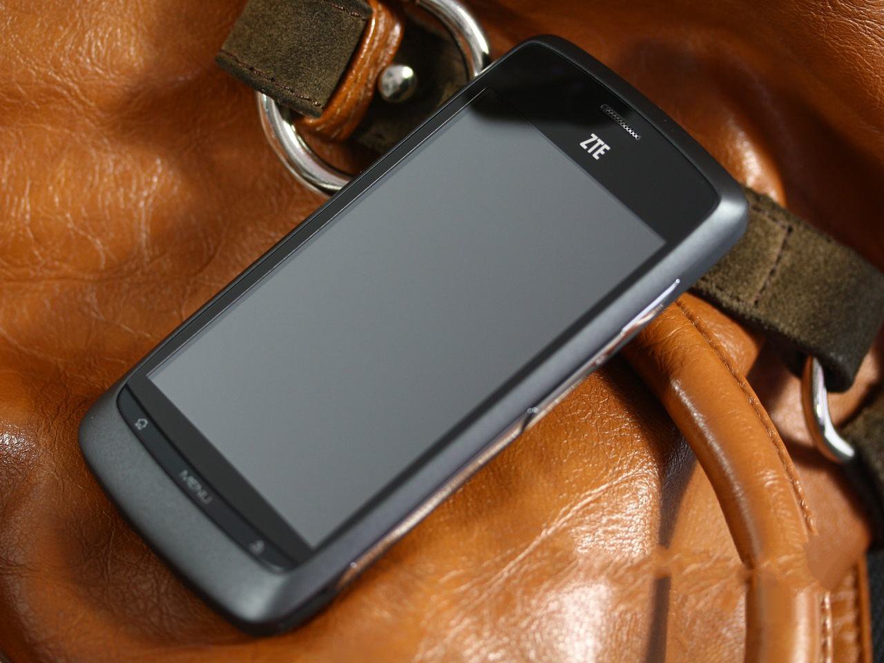 中兴V880（刀锋）：当年号称神机的中兴巅峰之作，现在怎么样了？