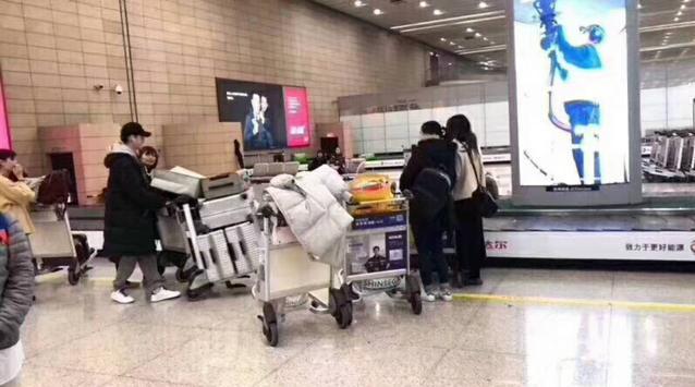 张翰带7个箱回国被海关误认代购，网友受不了：见过这么帅的代购吗