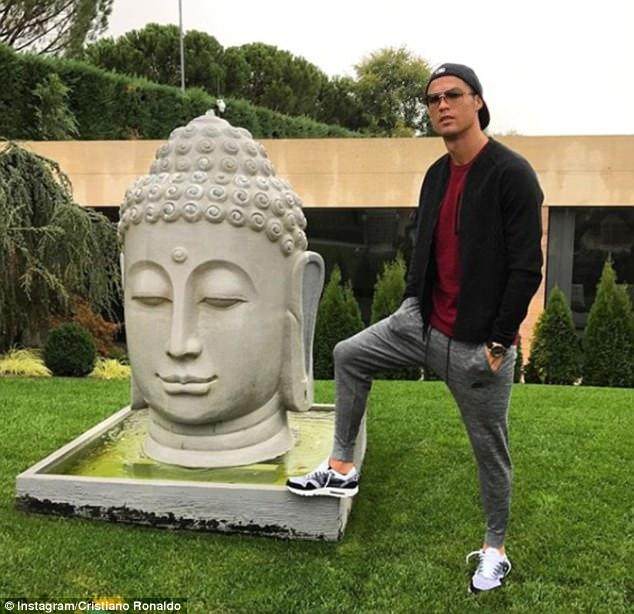 c罗的全部豪宅加起来一共多少钱,c罗花费2800万英镑装修豪宅