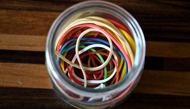 玻璃瓶塑料盖拧不开小妙招,磨砂的玻璃瓶盖打不开有啥妙招