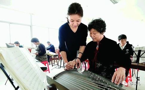 她们在古稀之年学筝，只想告诉你：学琴真的不分早晚
