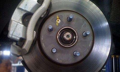 十万公里换刹车片吗,开了十几万公里的车没换过刹车片