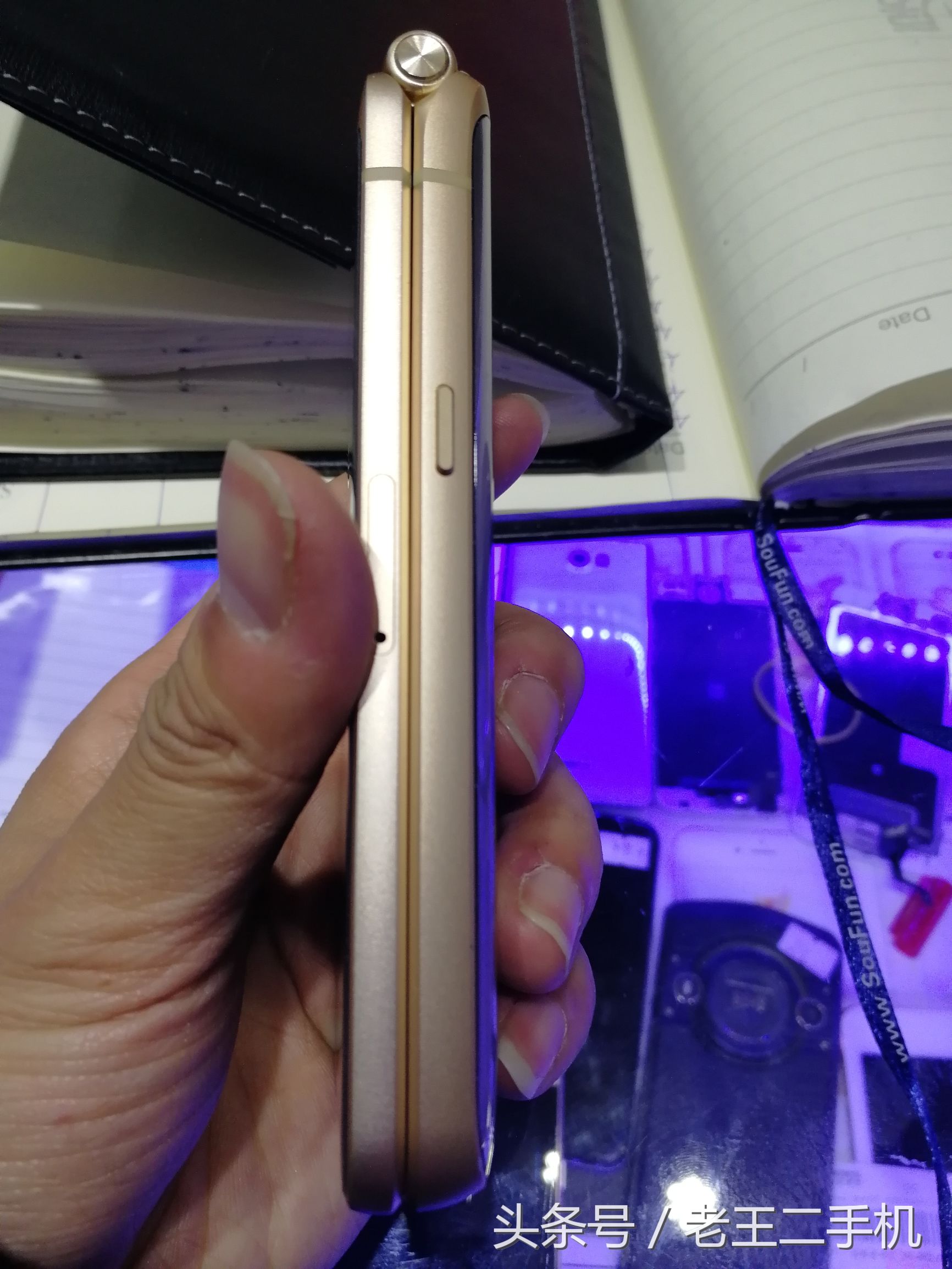 作为成功人士,三星大翻盖w2019你该如何选择