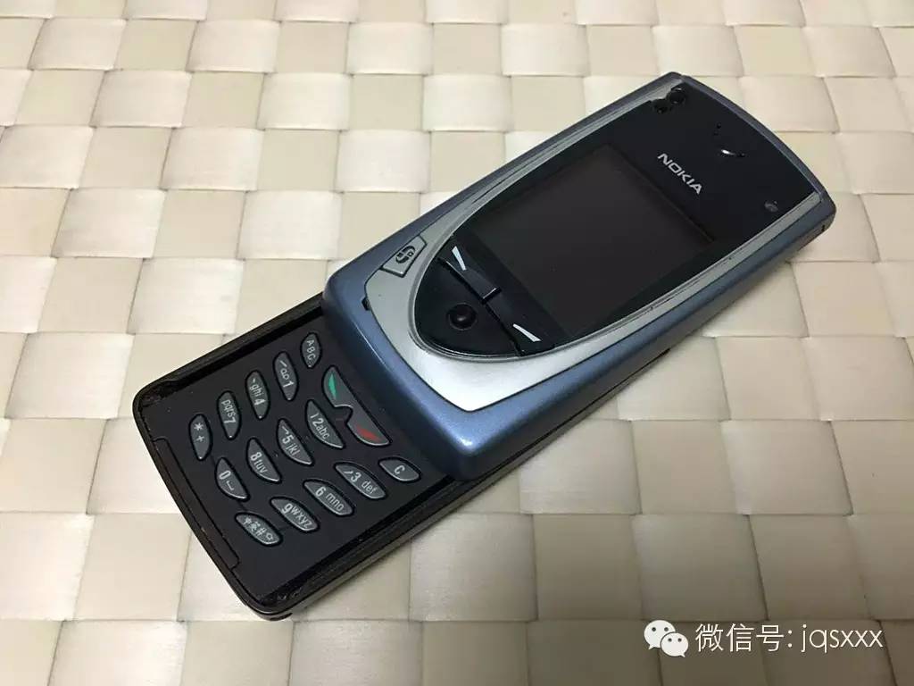 行少盘机·25第一台塞班系统智能手机诺基亚7650