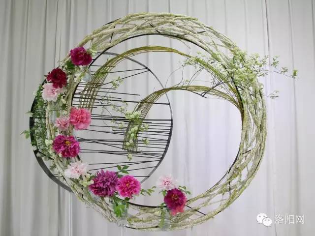 经历着狂风暴雨,经历了狂风暴雨就没法忍受