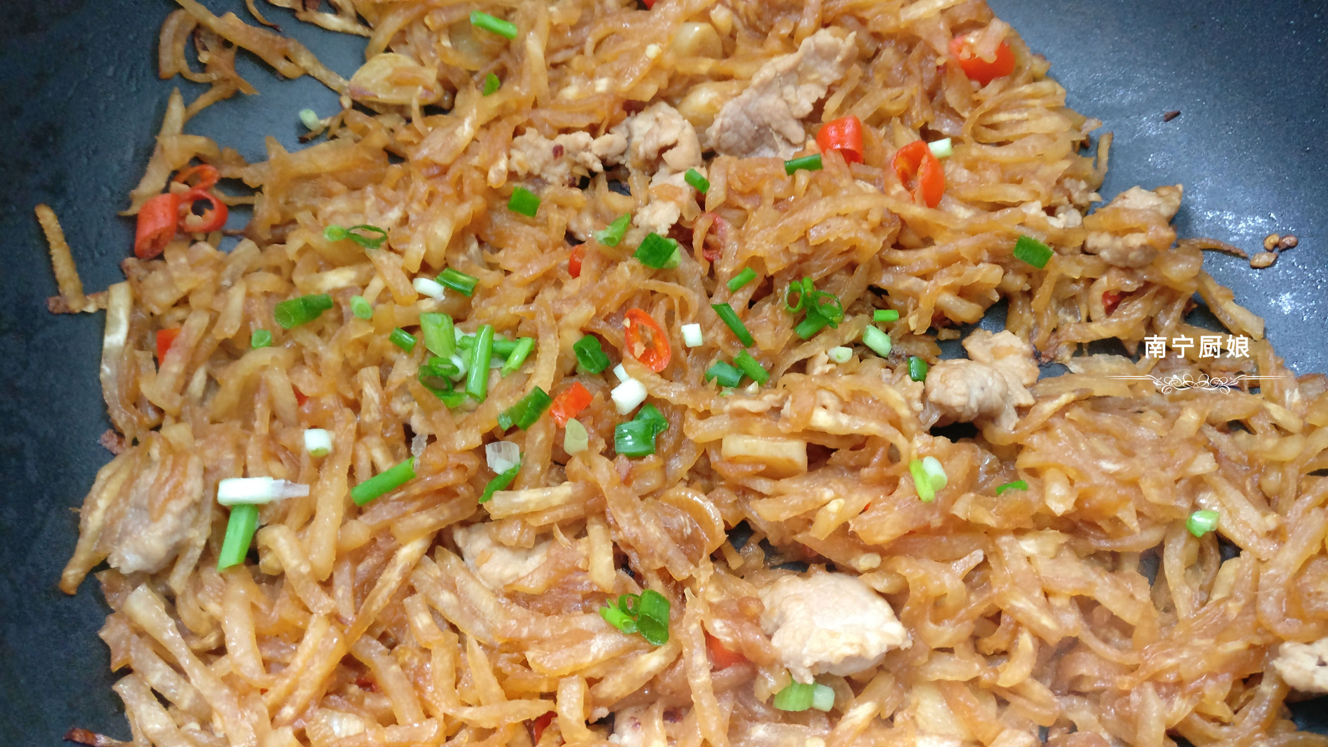 冬天干燥嘴唇容易开裂出血，常吃这蔬菜可有效缓解，好吃还不贵！