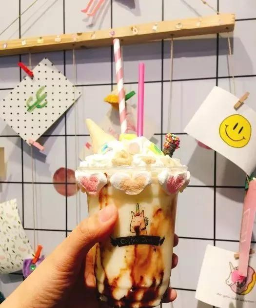 水果店咖啡、菜场咖啡、看魔都这些小窗咖啡店肉搏星爸爸！