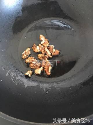 韭菜炒核桃的功效做法大全,韭菜炒核桃详细做法