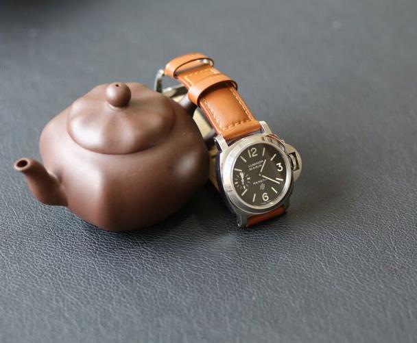 迪拜机场免税店沛纳海,迪拜哈利法塔购物