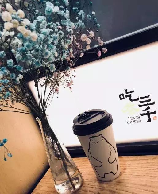 广州奶茶店被挤爆,奶茶店被挤爆