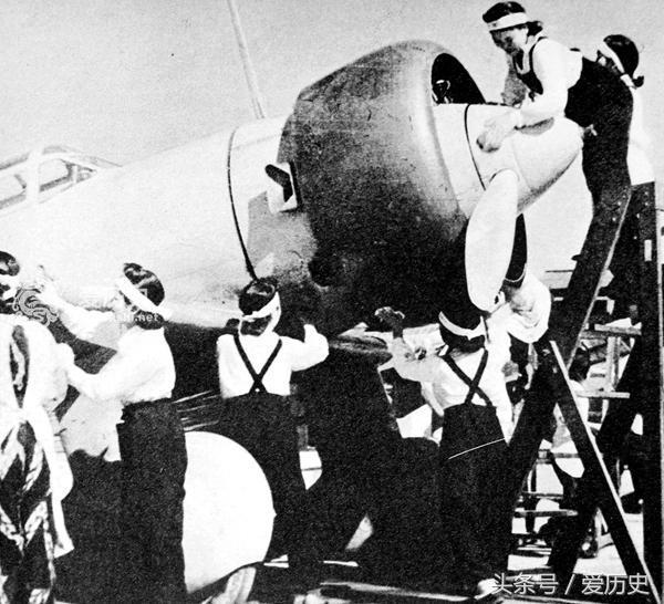 战时狂热的日本女子青年团把青春一心一意献给了侵略