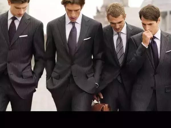 为啥你穿西装像房地产中介,房产中介西装