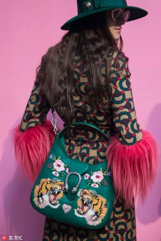 为什么要买上万的包包,为什么一个gucci包那么贵