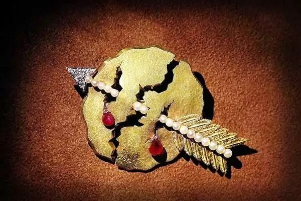 看完这5类珠宝设计，抛弃「猪精」，做维纳斯女孩吧