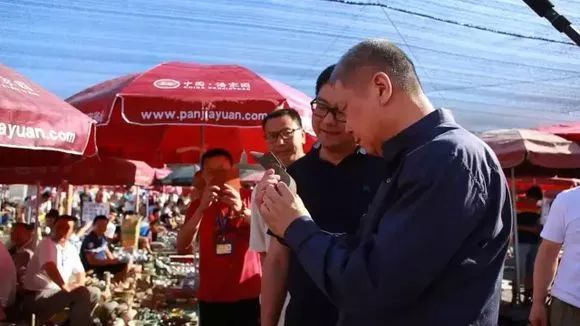 从“潘家窑”到“潘家园”,一百块的范曾斗方涨到几百万