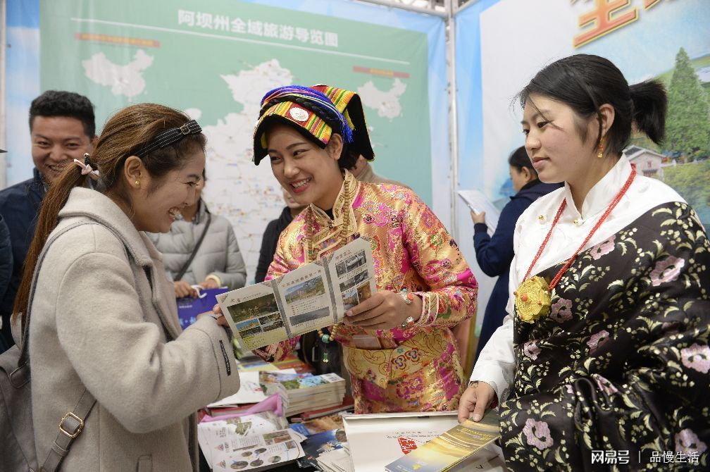 原来广场上做专业展也会做得这样有声有色，一点不比展馆差哟！