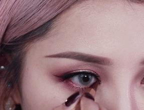 日本发明了发光睫毛，化了这款眼妆同样可以闪闪发亮