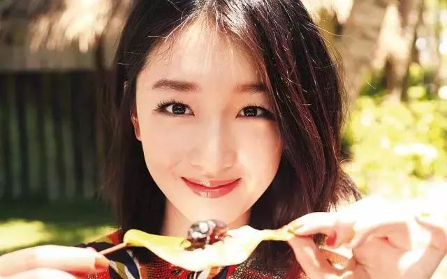 周冬雨肿眼泡怎样画眼妆,周冬雨单眼皮日常眼妆画法