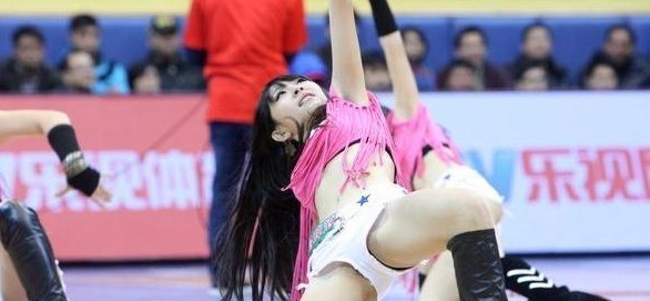 足球篮球宝贝,足球宝贝很美